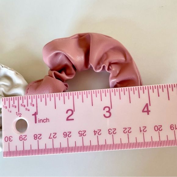 Set of 3 Faux Leather Pink & Off White Scrunchies, NWT. Pleather, On-Trend - Picture 6 of 7